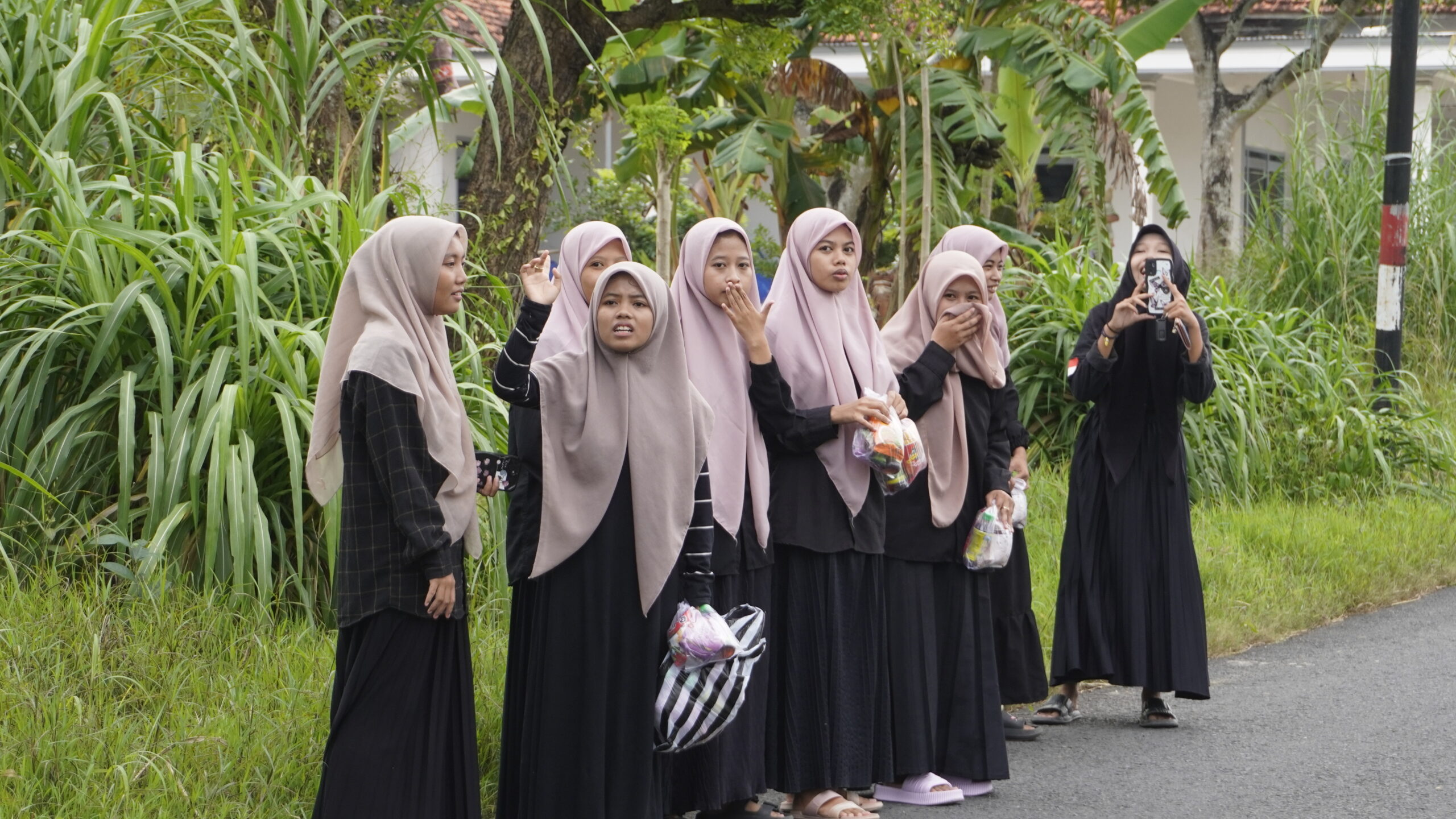 Bagi-bagi Ta’jil di Bulan Suci Ramadan Membawa Berkah
