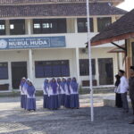 Pelaksanaan Upacara Bendera Perdana Semester Ganjil